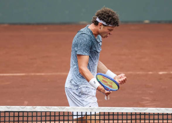 HOUSTON, TX - APRIL 03: Ben Shelton (USA) reacts during the singles quarterfinals of the Men™s Clay Court Championship on April 3, 2026 at River Oaks Country Club in Houston, Texas. (Photo by Leslie Plaza Johnson Icon Sportswire) TENNIS: APR 03 US Men s Clay Court Championship EDITORIAL USE ONLY Icon260403088
