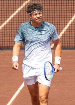 HOUSTON, TX - APRIL 03: Ben Shelton (USA) reacts during the singles quarterfinals of the Men™s Clay Court Championship on April 3, 2026 at River Oaks Country Club in Houston, Texas. (Photo by Leslie Plaza Johnson Icon Sportswire) TENNIS: APR 03 US Men s Clay Court Championship EDITORIAL USE ONLY Icon260403114