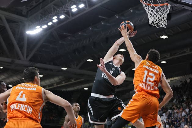09 Alen SMAILAGIC Virtus Bologna Match BASKETBALL - EUROLEAGUE Virtus Bologna vs Valencia Basket 03-04-2026 12 Neal Sako Valencia Basket Match BASKETBALL - EUROLEAGUE Virtus Bologna vs Valencia Basket 03-04-2026 stoppata during Virtus Bologna vs Valencia BC, Basketball Euroleague match in Bologna, Italy, April 03 2026  Copyright: xValentinoxOrsini IPAxSportx xipa-agency.netx xx IPA_73742161 IPA_Agency_IPA73742161