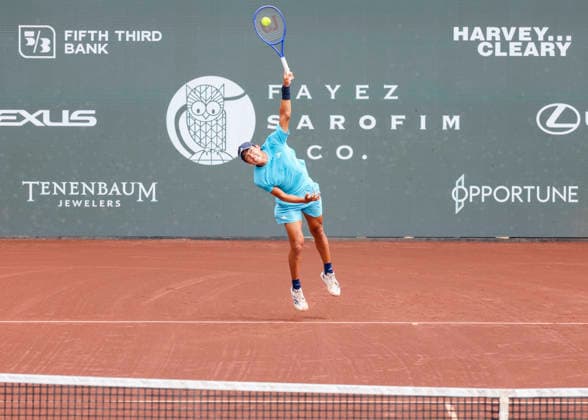 HOUSTON, TX - APRIL 03: Learner Tien (USA) serves the ball during the singles quarterfinals of the Men™s Clay Court Championship on April 3, 2026 at River Oaks Country Club in Houston, Texas. (Photo by Leslie Plaza Johnson Icon Sportswire) TENNIS: APR 03 US Men s Clay Court Championship EDITORIAL USE ONLY Icon260403006