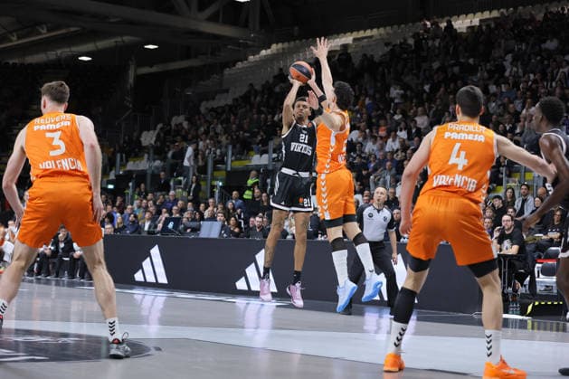 21 Derrick ALSTON JR. Virtus Bologna Match BASKETBALL - EUROLEAGUE Virtus Bologna vs Valencia Basket 03-04-2026 05 Sergio De Larrea Valencia Basket Match BASKETBALL - EUROLEAGUE Virtus Bologna vs Valencia Basket 03-04-2026 during Virtus Bologna vs Valencia BC, Basketball Euroleague match in Bologna, Italy, April 03 2026  Copyright: xValentinoxOrsini IPAxSportx xipa-agency.netx xx IPA_73742169 IPA_Agency_IPA73742169