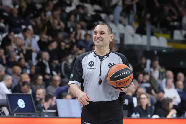 referee during Virtus Bologna vs Valencia BC, Basketball Euroleague match in Bologna, Italy, April 03 2026  Copyright: xValentinoxOrsini IPAxSportx xipa-agency.netx xx IPA_73742180 IPA_Agency_IPA73742180