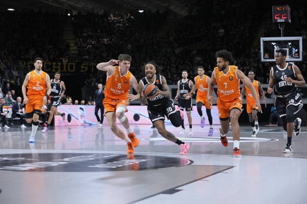 30 Matthew MORGAN Virtus Bologna Match BASKETBALL - EUROLEAGUE Virtus Bologna vs Valencia Basket 03-04-2026 05 Sergio De Larrea Valencia Basket Match BASKETBALL - EUROLEAGUE Virtus Bologna vs Valencia Basket 03-04-2026 during Virtus Bologna vs Valencia BC, Basketball Euroleague match in Bologna, Italy, April 03 2026  Copyright: xValentinoxOrsini IPAxSportx xipa-agency.netx xx IPA_73742190 IPA_Agency_IPA73742190