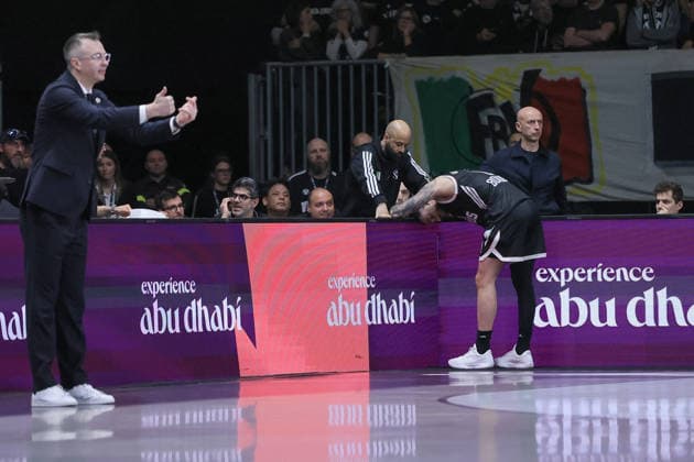 BASKET - Euroleague - Virtus Bologna vs Valencia BC 01 Luca VILDOZA Virtus Bologna Match BASKETBALL - EUROLEAGUE Virtus Bologna vs Valencia Basket 03-04-2026 infortunio during Virtus Bologna vs Valencia BC, Basketball Euroleague match in Bologna, Italy, April 03 2026 Bologna Italy  Copyright: xIPAxSport ABACAx