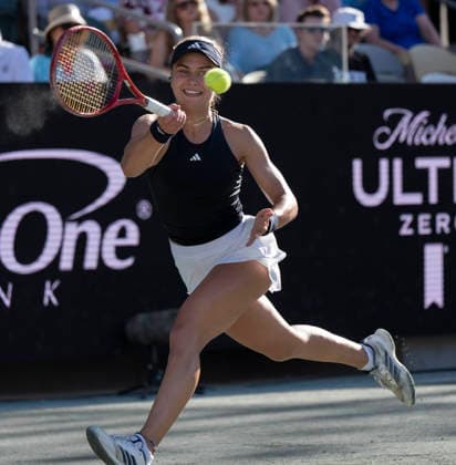 April 3, 2026, Charleston, South Carolina, USA: IVA JOVIC (USA) 6-3, 6-4, at the Credit One Charleston Open being played at Credit One Stadium. Jovic won 6:3 6:4. Tennis 2026: WTA, Tennis Damen Charleston Open: JOVIC 6:3 6:4 KALINSKAYA  - ZUMAc04_ 20260403_zma_c04_044 Copyright: xLesliexBillmanx