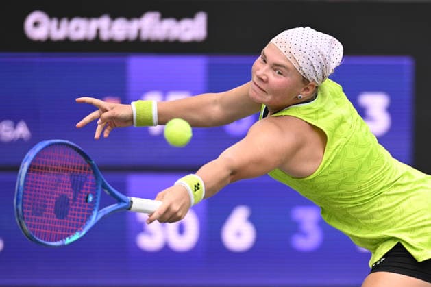 April 3, 2026, Charleston, South Carolina, USA: DIANA SHNAIDER of Russia returns a shot to Pegula of the United States during the Credit One Charleston Open. Tennis 2026: WTA, Tennis Damen Charleston Open: PEGULA 3:6 6:3 6:2 SHNAIDER  - ZUMAv134 20260403_zsp_v134_036 Copyright: xMaxwellxVittoriox