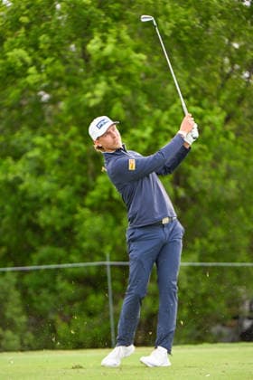 SAN ANTONIO, TX - APRIL 03: Kristoffer Reitan (NOR) watches his tee shot on 3 during the second round of the Valero Texas Open on April 3, 2026, at the AT&T Oaks Course at TPC San Antonio, San Antonio, Texas. (Photo by Ken Murray Icon Sportswire) GOLF: APR 03 PGA, Golf Herren Valero Texas Open EDITORIAL USE ONLY Icon2604030082