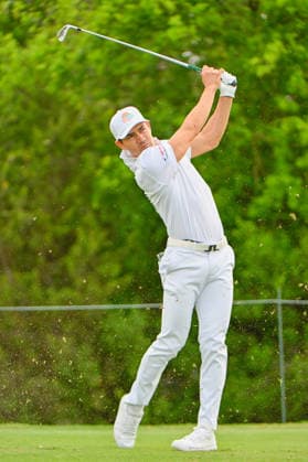 SAN ANTONIO, TX - APRIL 03: Camilo Villegas (COL) watches his tee shot on 3 during the second round of the Valero Texas Open on April 3, 2026, at the AT&T Oaks Course at TPC San Antonio, San Antonio, Texas. (Photo by Ken Murray Icon Sportswire) GOLF: APR 03 PGA, Golf Herren Valero Texas Open EDITORIAL USE ONLY Icon2604030092