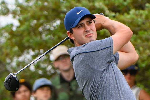 SAN ANTONIO, TX - APRIL 03: Davis Thompson (USA) watches his tee shot on 10 during the second round of the Valero Texas Open on April 3, 2026, at the AT&T Oaks Course at TPC San Antonio, San Antonio, Texas. (Photo by Ken Murray Icon Sportswire) GOLF: APR 03 PGA, Golf Herren Valero Texas Open EDITORIAL USE ONLY Icon2604030252