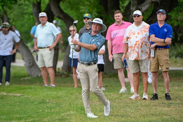 SAN ANTONIO, TX - APRIL 03: Joe Highsmith (USA) watches his approach shot on 11 during the second round of the Valero Texas Open on April 3, 2026, at the AT&T Oaks Course at TPC San Antonio, San Antonio, Texas. (Photo by Ken Murray Icon Sportswire) GOLF: APR 03 PGA, Golf Herren Valero Texas Open EDITORIAL USE ONLY Icon2604030282