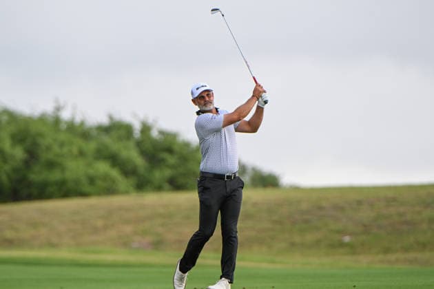 SAN ANTONIO, TX - APRIL 03: Paul Waring (ENG) watches approach shot on 10 during the second round of the Valero Texas Open on April 3, 2026, at the AT&T Oaks Course at TPC San Antonio, San Antonio, Texas. (Photo by Ken Murray Icon Sportswire) GOLF: APR 03 PGA, Golf Herren Valero Texas Open EDITORIAL USE ONLY Icon2604030122