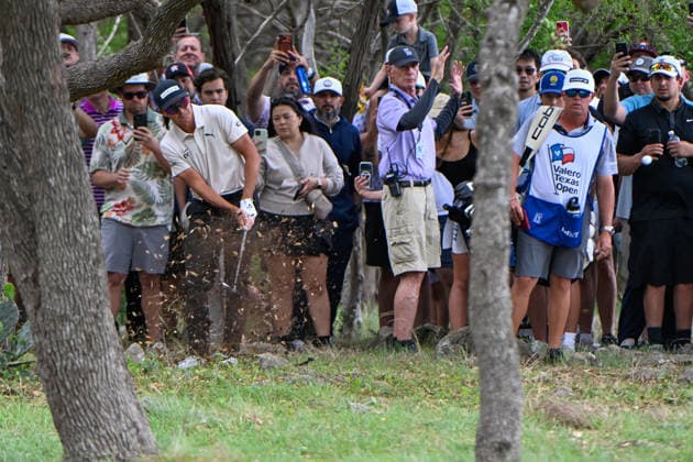 SAN ANTONIO, TX - APRIL 03: Rickie Fowler (USA) hits his second shot from the trees on 1 during the second round of the Valero Texas Open on April 3, 2026, at the AT&T Oaks Course at TPC San Antonio, San Antonio, Texas. (Photo by Ken Murray Icon Sportswire) GOLF: APR 03 PGA, Golf Herren Valero Texas Open EDITORIAL USE ONLY Icon2604030012