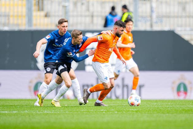 04 04 2026 Soccer, 2025 2026, 2 Bundesliga, 28 Matchday, DSC Arminia Bielefeld SV Darmstadt 98 L R Arne Sicker Bielefeld , Marco Richter Darmstadt DFL REGULATIONS PROHIBIT ANY USE OF PHOTOGRAPHS AS IMAGE SEQUENCES AND OR QUASI VIDEO