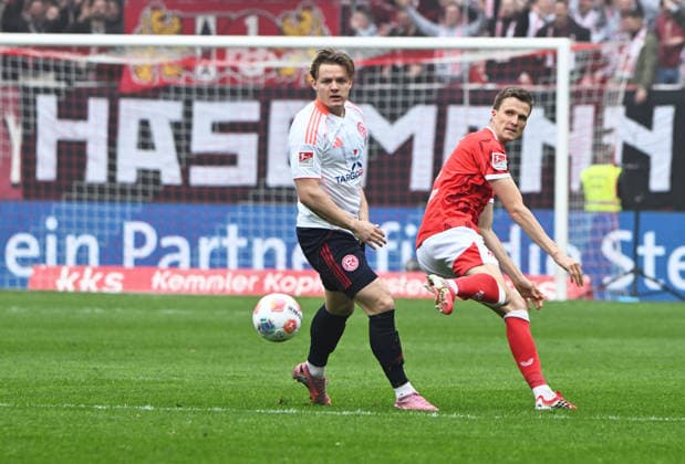 Soccer 2 Bundesliga Season 2025 26 1 FC Kaiserslautern 04 04 2026 Fritz Walter Stadion 1 FC Kaiserslautern fck Fortuna Düsseldorf dus Christian RASMUSSEN Fortuna Düsseldorf , li Fabian KUNZE 1 FC Kaiserslautern 1 FC Kaiserslautern