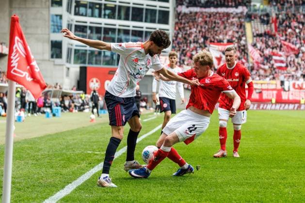 Anouar El Azzouzi Fortuna Duesseldorf in duel with Mika Haas 1 FC Kaiserslautern , 1 FC Kaiserslautern vs Fortuna Duesseldorf, Soccer, 2 Bundesliga, Matchday 28, Season 2025 2026, 04 04 2026 1 FC Kaiserslautern vs Fortuna Duesseldorf, Soccer, 2 Bundesliga, Matchday 28, Season 2025 2026, 04 04 2026 Copyright: xEibner-Pressefoto AlexanderxNeisx EP_ANS