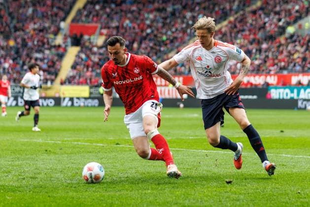 Tobias Raschl 1 FC Kaiserslautern in duel with Jesper Dalano Fortuna Duesseldorf , 1 FC Kaiserslautern vs Fortuna Duesseldorf, Soccer, 2 Bundesliga, Matchday 28, Season 2025 2026, 04 04 2026 1 FC Kaiserslautern vs Fortuna Duesseldorf, Soccer, 2 Bundesliga, Matchday 28, Season 2025 2026, 04 04 2026 Copyright: xEibner-Pressefoto AlexanderxNeisx EP_ANS