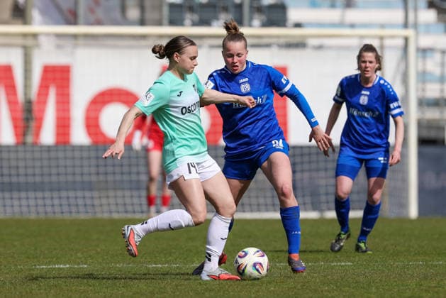 from left Emily Yaple SC Sand, 14 and Lilly Bartke SV Meppen, 24 in a duel, dynamic, action, action, game scene, THE DFB REGULATIONS PROHIBIT ANY USE OF PHOTOGRAPHS AS IMAGE SEQUENCES AND OR QUASI VIDEO , 04 04 2026, Meppen Germany , Football, 2 Womens Bundesliga, SV Meppen SC Sand xobx