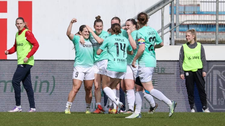 Players of SC Sand with goal celebration, cheering, jubilant, optimistic, game scene, highlight, joy about the goal to 0 1 by goal scorer Pija Reininger SC Sand, 9 left , THE DFB REGULATIONS PROHIBIT ANY USE OF PHOTOGRAPHS AS IMAGE SEQUENCES AND OR QUASI VIDEO , 04 04 2026, Meppen Germany , Football, 2 Womens Bundesliga, SV Meppen SC Sand xobx