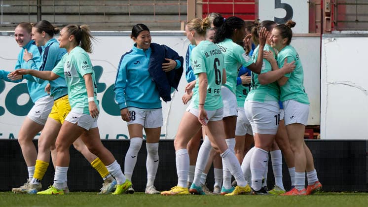 04 04 2026, Hänsch Arena, Meppen, GER, 2 Bundesliga, Women SV Meppen vs SC Sand, Sand cheers after the 0 1 DFL REGULATIONS PROHIBIT ANY USE OF PHOTOGRAPHS AS IMAGE SEQUENCES AND OR QUASI VIDEO Meppen Lower Saxony Germany Hänsch Arena