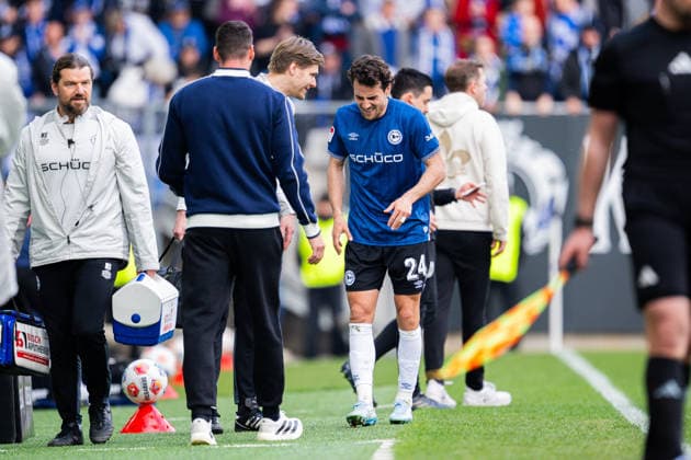 04 04 2026 Soccer, 2025 2026, 2 Bundesliga, Matchday 28, DSC Arminia Bielefeld SV Darmstadt 98 Christopher Lannert Bielefeld injured, Injury DFL REGULATES PROHIBIT ANY USE OF PHOTOGRAPHS AS IMAGE SEQUENCES AND OR QUASI VIDEO