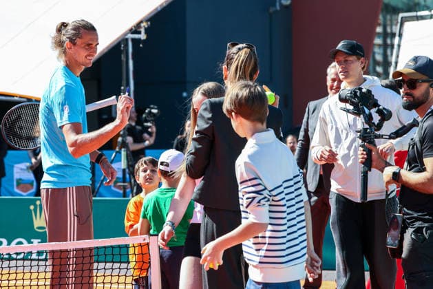 Avant le Rolex Monte-Carlo Masters 2026, Jannik Sinner et Alexander Zverev lors d une exhibition de mini-tennis animée sur la digue de la Station Maritime à Monaco, le 4 avril 2026. Claudia Albuquerque Bestimage Ahead of the Rolex Monte-Carlo Masters 2026, Jannik Sinner and Alexander Zverev during a lively mini-tennis exhibition on the seawall of the Maritime Station in Monaco, on April 4, 2026. Monte-Carlo  Copyright: xClaudiaxAlbuquerquex xBestimagexClaudiaxAlbuquerquex xBestimagex