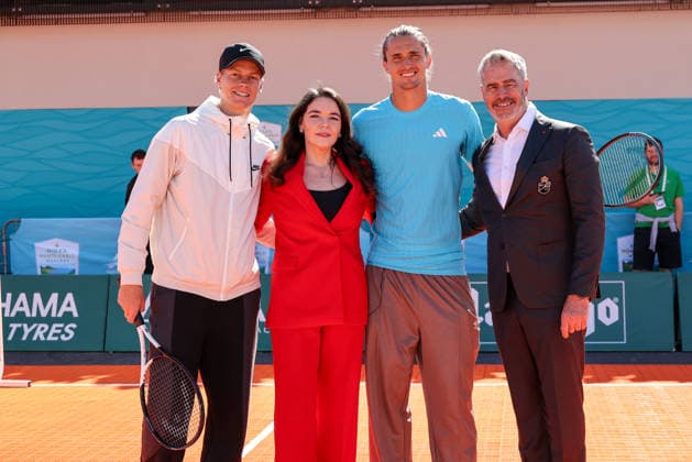 Avant le Rolex Monte-Carlo Masters 2026, Jannik Sinner et Alexander Zverev, accompagnés de Mélanie-Antoinette de Massy (présidente de la fédration monégasque de tennis) lors d une exhibition de mini-tennis animée sur la digue de la Station Maritime à Monaco, le 4 avril 2026. Claudia Albuquerque Bestimage Ahead of the Rolex Monte-Carlo Masters 2026, Jannik Sinner and Alexander Zverev during a lively mini-tennis exhibition on the seawall of the Maritime Station in Monaco, on April 4, 2026. Monte-Carlo  Copyright: xClaudiaxAlbuquerquex xBestimagexClaudiaxAlbuquerquex xBestimagex