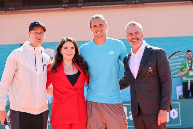 Avant le Rolex Monte-Carlo Masters 2026, Jannik Sinner et Alexander Zverev, accompagnés de Mélanie-Antoinette de Massy (présidente de la fédration monégasque de tennis) lors d une exhibition de mini-tennis animée sur la digue de la Station Maritime à Monaco, le 4 avril 2026. Claudia Albuquerque Bestimage Ahead of the Rolex Monte-Carlo Masters 2026, Jannik Sinner and Alexander Zverev during a lively mini-tennis exhibition on the seawall of the Maritime Station in Monaco, on April 4, 2026. Monte-Carlo  Copyright: xClaudiaxAlbuquerquex xBestimagexClaudiaxAlbuquerquex xBestimagex