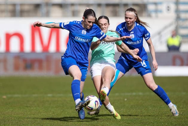 from left Marie Bleil SV Meppen, 7 and Pija Reininger SC Sand, 9 in a duel, dynamic, action, action, game scene, THE DFB REGULATIONS PROHIBIT ANY USE OF PHOTOGRAPHS AS IMAGE SEQUENCES AND OR QUASI VIDEO , 04 04 2026, Meppen Germany , Football, 2 Womens Bundesliga, SV Meppen SC Sand xobx