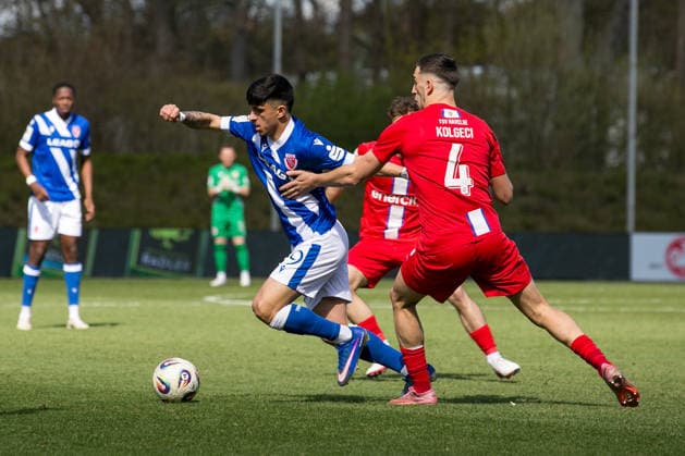 Hannover, Deutschland 04. April 2026: 3.Liga - 2025 2026 - TSV Havelse gegen FC Energie Cottbus Im Bild: v. li. im Zweikampf Jannis Boziaris (Energie Cottbus) und Besfort Kolgeci (TSV Havelse) DFB regulations prohibit any use of photographs as image sequences and or quasi-video Eilenriedestadion Niedersachsen *** Hannover, Germany 04 April 2026 3 Liga 2025 2026 TSV Havelse v FC Energie Cottbus Pictured from left in a duel Jannis Boziaris Energie Cottbus and Besfort Kolgeci TSV Havelse DFB regulations prohibit any use of photographs as image sequences and or quasi video Eilenriedestadion Niedersachsen Copyright: xFotostandx xWeilandx
