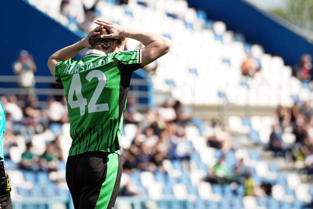 SassuoloÕs Kristian Thorstvedt reacts after missing a scoring chance during the Serie A soccer match between Sassuolo and Cagliari at the Mapei Stadium Cittˆ del Tricolore in Reggio Emilia, north Italy - Saturday, April 4, 2026 - - Soccer -  Copyright: xMassimoxPaolone LaPressex