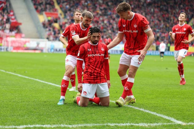 04 04 2026, xrekx, Fußball 2 Bundesliga, 1 FC Kaiserslautern Fortuna Düsseldorf v l Torjubel nach dem Tor zum celebrating the goal celebrate 2 0 durch Semih Sahin 1 FC Kaiserslautern mit Simon Asta 1 FC Kaiserslautern Daniel Hanslik 1 FC Kaiserslautern DFL DFB REGULATIONS PROHIBIT ANY USE OF PHOTOGRAPHS as IMAGE SEQUENCES and or QUASI VIDEO Kaiserslautern