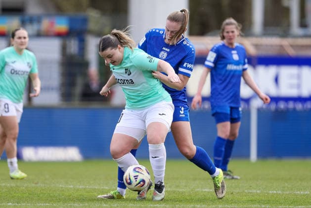 from left Julia Matuschewski SC Sand, 10 and Nina Rolfes SV Meppen, 3 in duel, duel, dynamic, action, action, game scene, THE DFB REGULATIONS PROHIBIT ANY USE OF PHOTOGRAPHS AS IMAGE SEQUENCES AND OR QUASI VIDEO , 04 04 2026, Meppen Germany , Football, 2 Womens Bundesliga, SV Meppen SC Sand xobx
