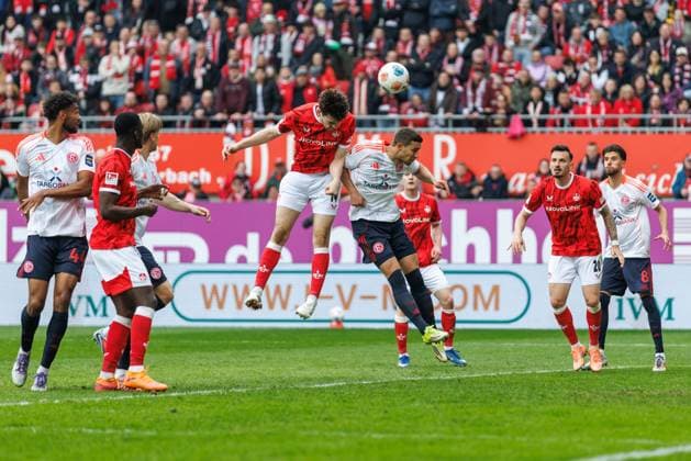 Jacob Rasmussen 1 FC Kaiserslautern kepft das 1 0, 1 FC Kaiserslautern vs Fortuna Duesseldorf, Football, 2 Bundesliga, Matchday 28, Season 2025 2026, 04 04 2026 1 FC Kaiserslautern vs Fortuna Duesseldorf, Football, 2 Bundesliga, Matchday 28, Season 2025 2026, 04 04 2026 Copyright: xEibner-Pressefoto AlexanderxNeisx EP_ANS