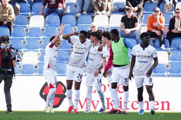 Cagliari s Sebastiano Esposito celebrates after scoring the 0-1 goal for his team during the Serie A soccer match between Sassuolo and Cagliari at the Mapei Stadium CittÃ del Tricolore in Reggio Emilia, north Italy - Saturday, April 4, 2026 - - Soccer -  Copyright: xMassimoxPaolone LaPressex