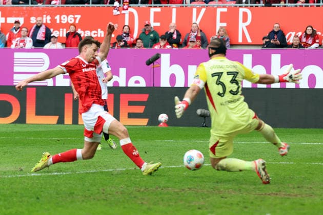 04 04 2026, xrekx, Fußball 2 Bundesliga, 1 FC Kaiserslautern Fortuna Düsseldorf v l Goal shot to 3 0 by Daniel Hanslik 1 FC Kaiserslautern Florian Kastenmeier Fortuna Duesseldorf DFL DFB REGULATIONS PROHIBIT ANY USE OF PHOTOGRAPHS as IMAGE SEQUENCES and or QUASI VIDEO Kaiserslautern