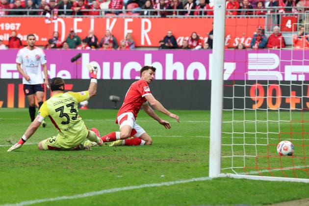 04 04 2026, xrekx, Fußball 2 Bundesliga, 1 FC Kaiserslautern Fortuna Düsseldorf v l Goal shot to 3 0 by Daniel Hanslik 1 FC Kaiserslautern Florian Kastenmeier Fortuna Duesseldorf DFL DFB REGULATIONS PROHIBIT ANY USE OF PHOTOGRAPHS as IMAGE SEQUENCES and or QUASI VIDEO Kaiserslautern