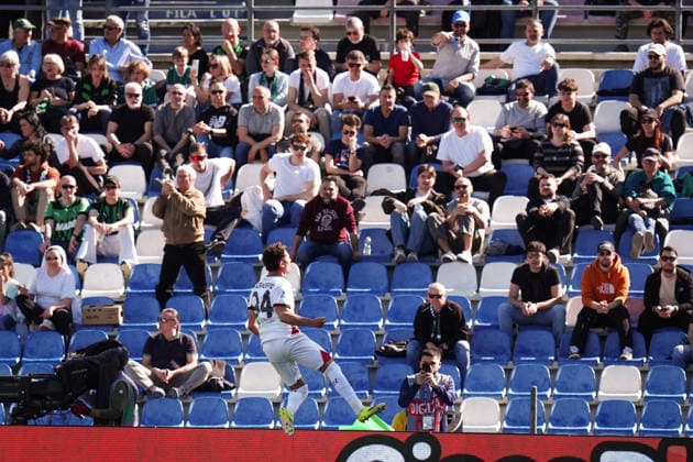 Cagliari s Sebastiano Esposito celebrates after scoring the 0-1 goal for his team during the Serie A soccer match between Sassuolo and Cagliari at the Mapei Stadium CittÃ del Tricolore in Reggio Emilia, north Italy - Saturday, April 4, 2026 - - Soccer -  Copyright: xMassimoxPaolone LaPressex