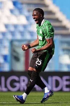 Sassuolo™s Ulisses Garcia celebrates after scoring the 1-1 goal for his team during the Serie A soccer match between Sassuolo and Cagliari at the Mapei Stadium CittÃ del Tricolore in Reggio Emilia, north Italy - Saturday, April 4, 2026 - - Soccer -  Copyright: xMassimoxPaolone LaPressex