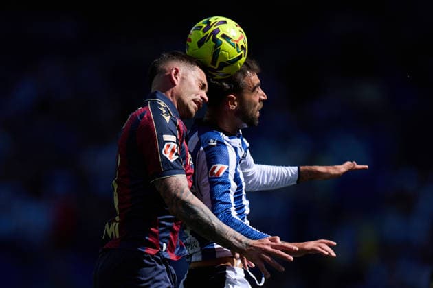 April 4, 2026, San Sebastian, Guipuzcoa, Spain: Adrian de la Fuente of Levante UD competes for the ball with Brais Mendez of Real Sociedad during the LaLiga EA Sports match between Real Sociedad and Levante UD at Anoeta on April 4, 2026, in San Sebastian, Spain. Real Sociedad V Levante UD - La Liga EA Sports  - ZUMAa181 20260404_zaa_a181_037 Copyright: xRicardoxLarreinax