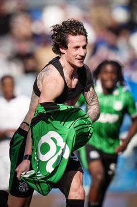 Sassuolo™s Andrea Pinamonti celebrates after scoring the 2-1 goal for his team during the Serie A soccer match between Sassuolo and Cagliari at the Mapei Stadium CittÃ del Tricolore in Reggio Emilia, north Italy - Saturday, April 4, 2026 - - Soccer -  Copyright: xMassimoxPaolone LaPressex