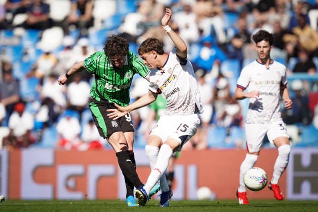 SassuoloÕs Andrea Pinamonti goal 2-1 during the Serie A soccer match between Sassuolo and Cagliari at the Mapei Stadium Cittˆ del Tricolore in Reggio Emilia, north Italy - Saturday, April 4, 2026 - - Soccer -  Copyright: xMassimoxPaolone LaPressex