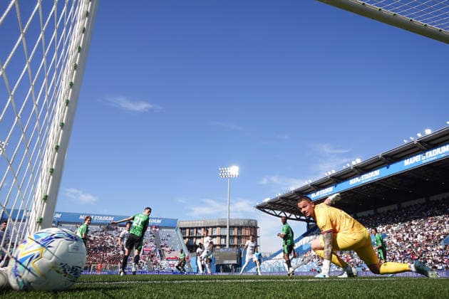 SassuoloÕs Ulisses Garcia goal 1-1 during the Serie A soccer match between Sassuolo and Cagliari at the Mapei Stadium Cittˆ del Tricolore in Reggio Emilia, north Italy - Saturday, April 4, 2026 - - Soccer -  Copyright: xMassimoxPaolone LaPressex