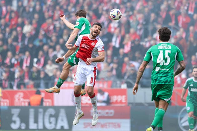 2026.04.04, xkwix, Fußball, 3.Liga, Rot-Weiss Essen - MSV Duisburg, Stadion Hafenstraße, 31.Spieltag, Saison 2025 2026: Klaus Gjasula (Rot-Weiss Essen 8) im Zweikampf mit Patrick Sussek (MSV Duisburg 37) beim Kopfball DFB regulations prohibit any use of photographs as image sequences and or quasi-video. Photo: xKamilxWilkowskixPressefotoKochx Nordrhein-Westfalen Deutschland *** 2026 04 04, xkwix, Fußball, 3 Liga, Rot Weiss Essen MSV Duisburg, Stadion Hafenstraße, 31 Spieltag, Saison 2025 2026 Klaus Gjasula Rot Weiss Essen 8 in duel with Patrick Sussek MSV Duisburg 37 at header DFB regulations prohibit any use of photographs as image sequences and or quasi video Photo xKamilxWilkowskixPressefotoKochx Nordrhein Westfalen Germany