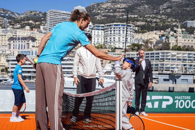La 119Âª edizione del Rolex Monte-Carlo Masters e stata ufficialmente inaugurata nel cuore del Principato di Monaco. Il numero 2 del mondo Jannik Sinner e il numero 4 Alexander Zverev hanno deliziato gli spettatori con una mini-esibizione di tennis sul lungomare, di fronte allo Yacht Club de Monaco Sabato 4 aprile 2026  Copyright: xArthurxGustin LaPressex