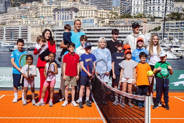 La 119Âª edizione del Rolex Monte-Carlo Masters e stata ufficialmente inaugurata nel cuore del Principato di Monaco. Il numero 2 del mondo Jannik Sinner e il numero 4 Alexander Zverev hanno deliziato gli spettatori con una mini-esibizione di tennis sul lungomare, di fronte allo Yacht Club de Monaco Sabato 4 aprile 2026  Copyright: xArthurxGustin LaPressex