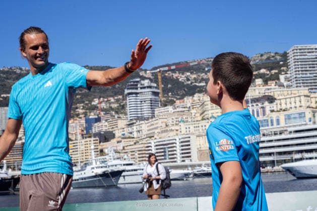 La 119Âª edizione del Rolex Monte-Carlo Masters e stata ufficialmente inaugurata nel cuore del Principato di Monaco. Il numero 2 del mondo Jannik Sinner e il numero 4 Alexander Zverev hanno deliziato gli spettatori con una mini-esibizione di tennis sul lungomare, di fronte allo Yacht Club de Monaco Sabato 4 aprile 2026  Copyright: xArthurxGustin LaPressex