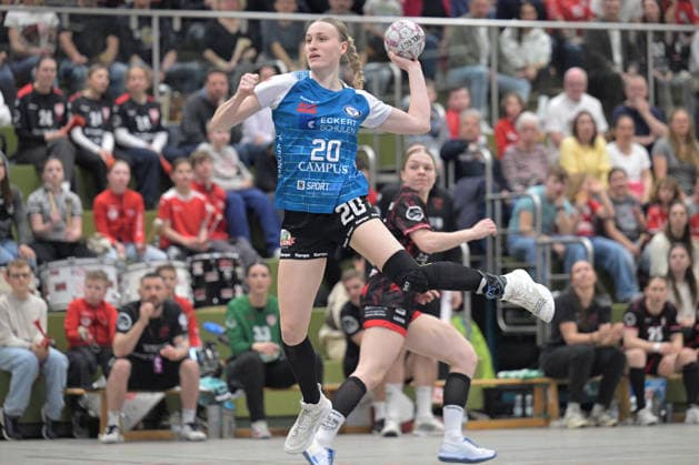 Julika Birnkammer ESV 1927 Regensburg, 20 on throw goal TG Nuertingen vs ESV 1927 Regensburg, Alsco Handball 2 Bundesliga Women, 23 league matchday, season 2025 2026, 04 04 2026 TG Nuertingen vs ESV 1927 Regensburg, Alsco Handball 2 Bundesliga Women, 23 league matchday, season 2025 2026, 04 04 2026 Nuertingen Copyright: xEibner-Pressefotox TobiasxBaurx EP_TBR