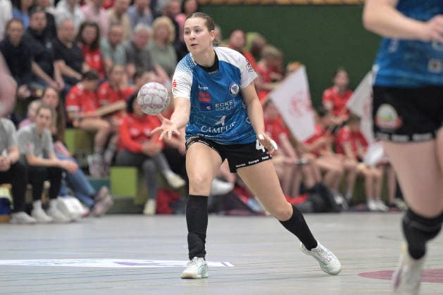 Theresa Lettl ESV 1927 Regensburg, 04 am with ball TG Nuertingen vs ESV 1927 Regensburg, Alsco Handball 2 Bundesliga Women, 23 league matchday, season 2025 2026, 04 04 2026 TG Nuertingen vs ESV 1927 Regensburg, Alsco Handball 2 Bundesliga Women, 23 league matchday, season 2025 2026, 04 04 2026 Nuertingen Copyright: xEibner-Pressefotox TobiasxBaurx EP_TBR