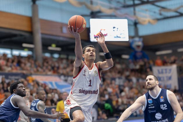 Oscar da Silva FCBB, 1 , Nemanja Djurisic MBC, 42 , Syntainics MBC vs FC Bayern Muenchen Basketball, Basketball, 1 Bundesliga, Men, 28 Matchday, Season 2025 26, 04 04 2026 Weißenfels Stadthalle Sachsen Anhalt Germany