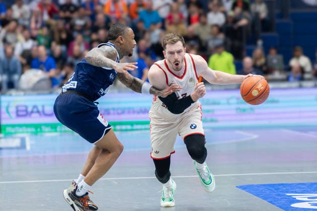 Charles Callison MBC, 23 , Andreas Obst FCBB, 13 , Syntainics MBC vs FC Bayern Muenchen Basketball, Basketball, 1 Bundesliga, Men, 28 Matchday, Season 2025 26, 04 04 2026 Weißenfels Stadthalle Sachsen Anhalt Germany